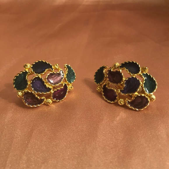 Vintage Gold Tone Paisley Clip-on Earrings - Picture 2 of 4